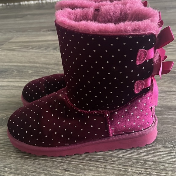 UGG - mid size for Big Girls - Picture 2 of 5